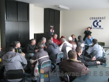 Bivši radnici "14. oktobra" na sastanku u sindikatu FOTO: S. Milenković 