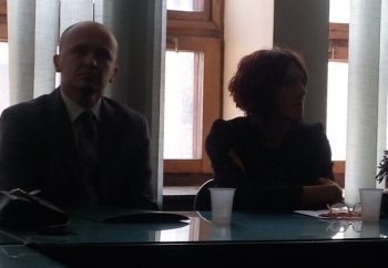 Dejan Milenković, zamenik osnovnog javnog tužioca, i Vesna Raković, rukovodilac internog tima CSR Kruševac FOTO: CINK 