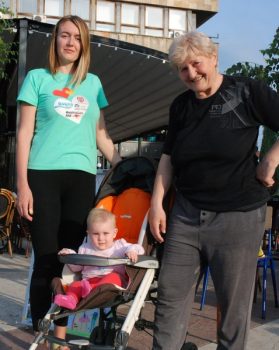 Tri generacije - dr Radmila Maksimović sa ćerkom Jelenom i unukom FOTO: CINK 