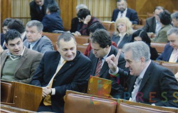 Srđan Milivojević i Tomislav Nikolić u jednom od prethodnih saziva Skupštine Srbije