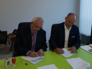 Zoran Milosavljević i Vojislav Sparavalo prilikom potpisivanja ugovora 