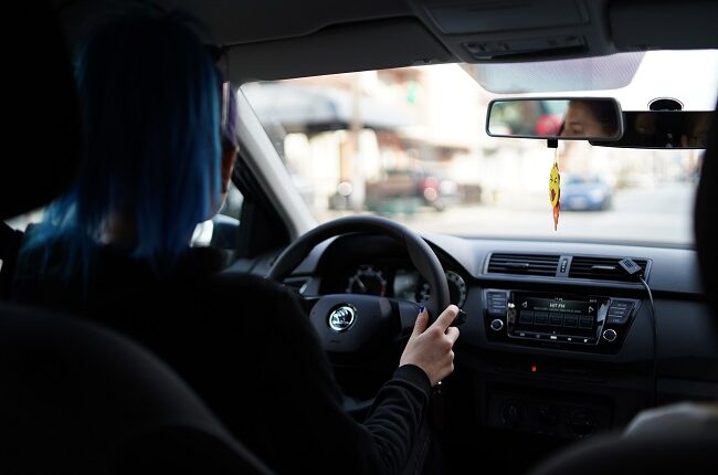 RODNI REFLEKTOR ZA MLADE: Kakve su žene za volanom ?