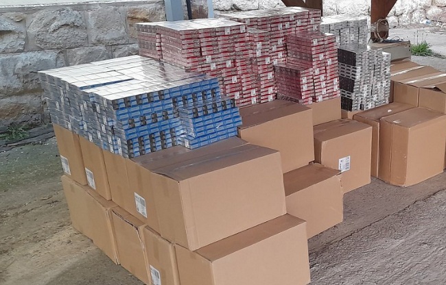 AKCIJA POLICIJE U ĆIĆEVCU: Zaplenjeno 2.000 boksova cigareta