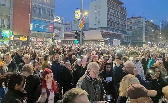 РАСИНСКИ ОКРУГ НА НОГАМА: Масовна подршка захтевима студената!