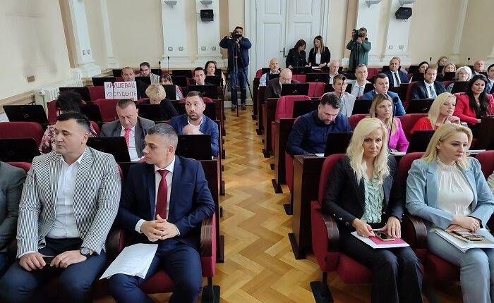 СЕДНИЦА СКУПШТИНЕ ГРАДА: Већа издвајања за одржавање путева и улица