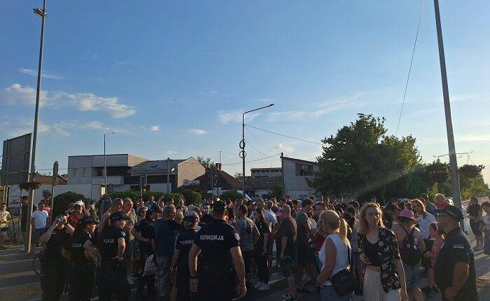 Sa blokade kružnog toga u Kruševcu poručeno: Sloboda studentima!