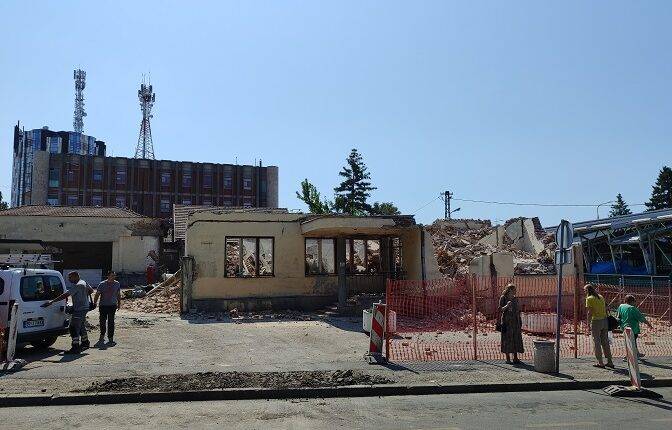 Počelo rušenje Doma vojske