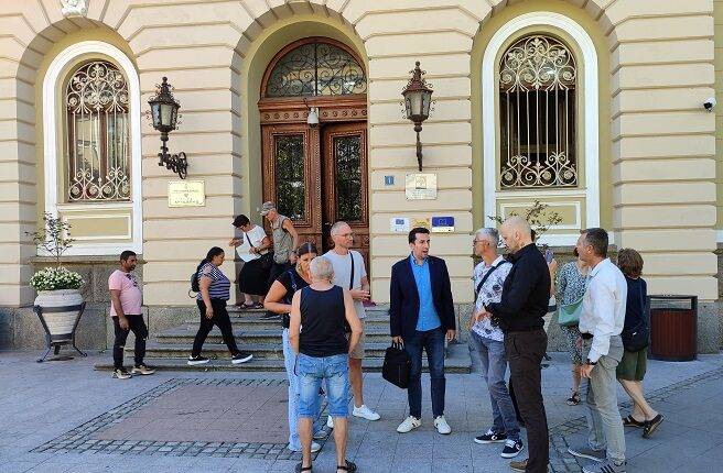 INICIJATIVA OPOZICIJE: Pomoć za roditelje-negovatelje