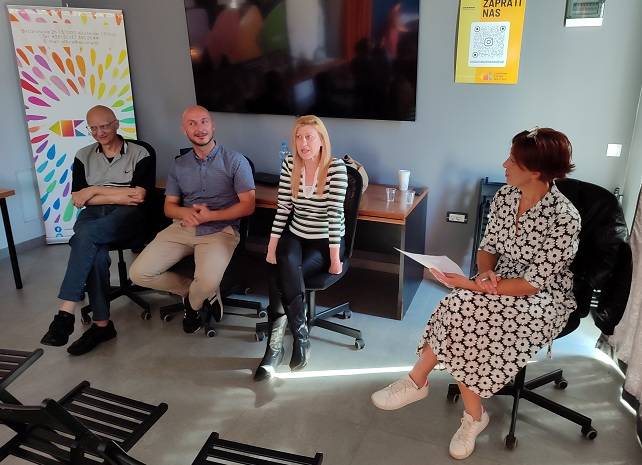 Jelena Zorić (u sredini) na panelu o SLAPP tužbama u Kruševcu FOTO: CINK