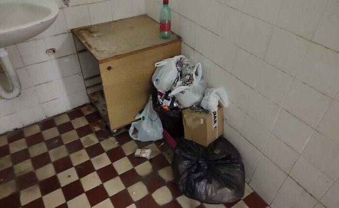 ШИРОКО: Јавно предузеће ангажовало  приватну агенцију за послове чишћења!