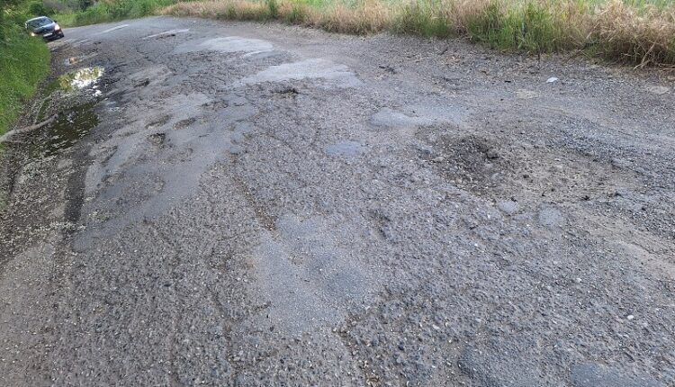 Росичани се понадали санацији пута, добили закрпљену рупу