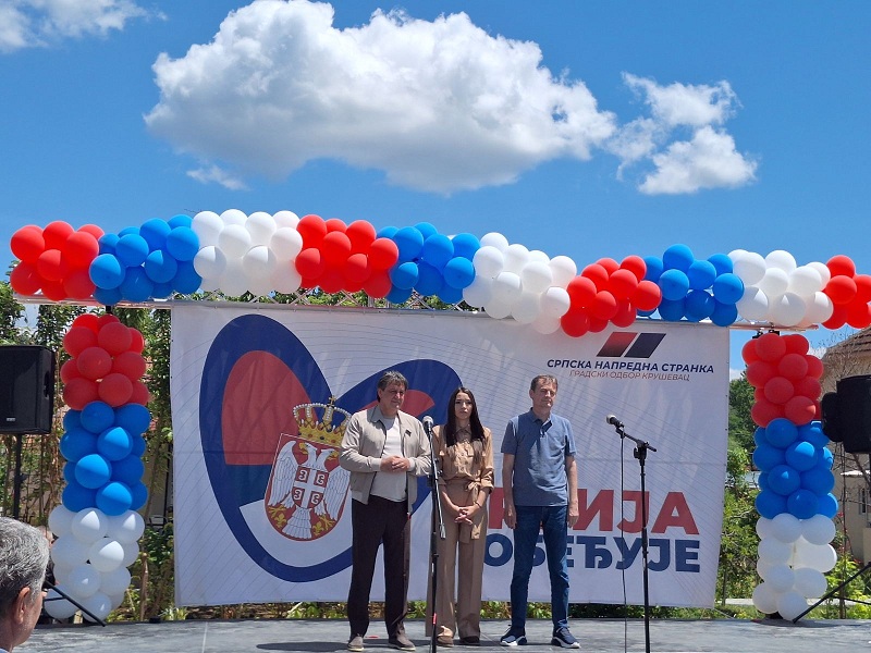 Bratislav Gašić, Nevena Đurić i Darko Glišić na skupu u Velikom Šiljegovcu