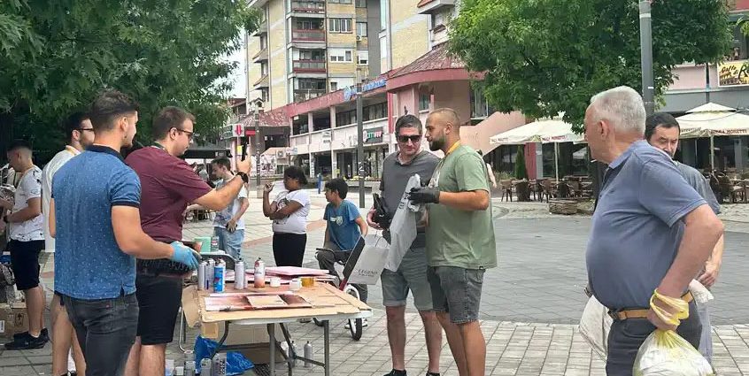 Studenti su u nedelju delili promotivni materijal u Trsteniku i Stopanji FOTO: J. Marković